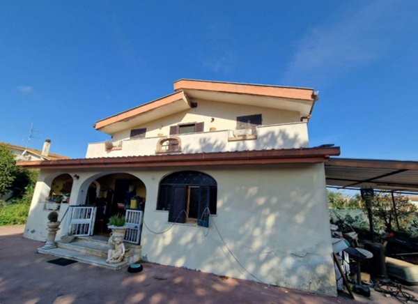 casa indipendente in vendita ad Aprilia in zona Campoverde