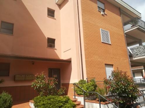 appartamento in vendita ad Aprilia in zona Campoleone