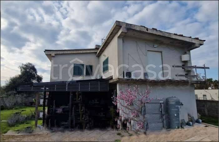 casa indipendente in vendita ad Aprilia in zona Genio Civile