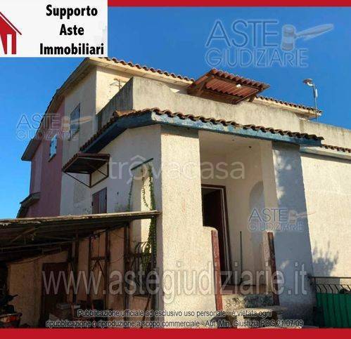 appartamento in vendita ad Aprilia in zona Cogna