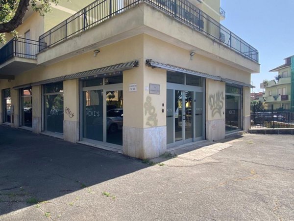 negozio in vendita ad Aprilia