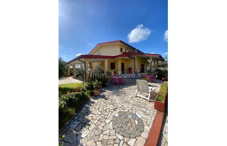 casa indipendente in vendita ad Aprilia in zona Campoleone