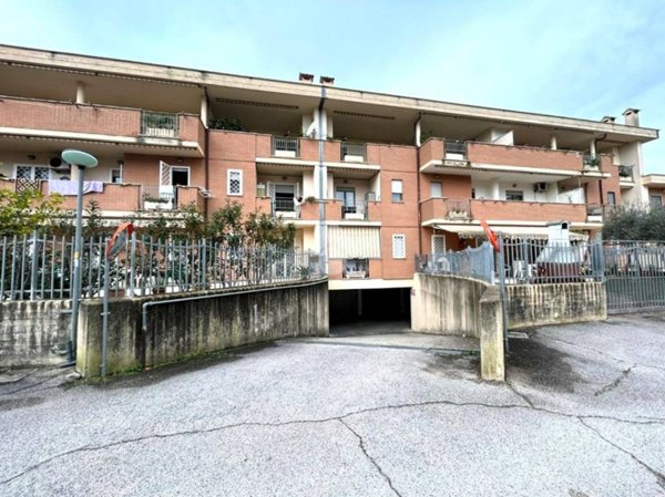 ufficio in vendita ad Aprilia