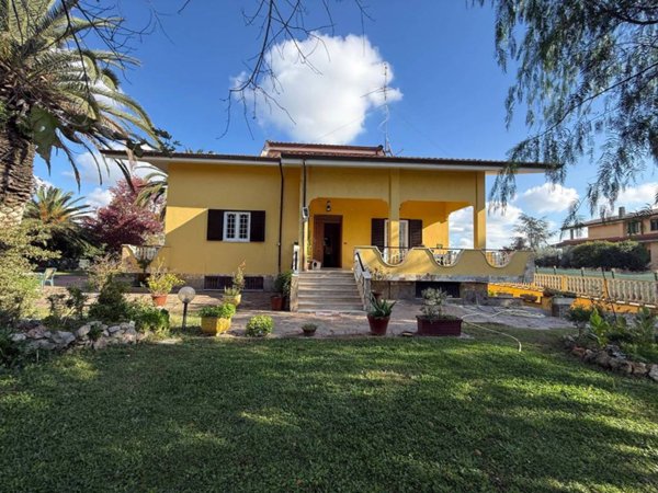 casa indipendente in vendita ad Aprilia