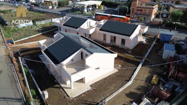 casa indipendente in vendita ad Aprilia in zona Campoleone