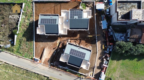 casa indipendente in vendita ad Aprilia in zona Campoleone