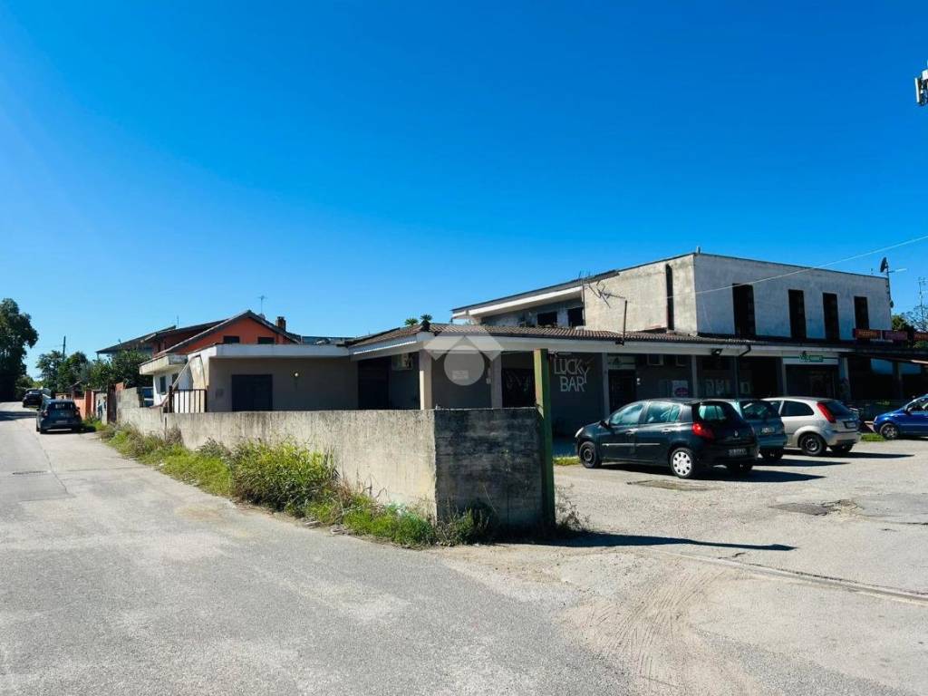 appartamento in vendita ad Aprilia in zona Campo di Carne