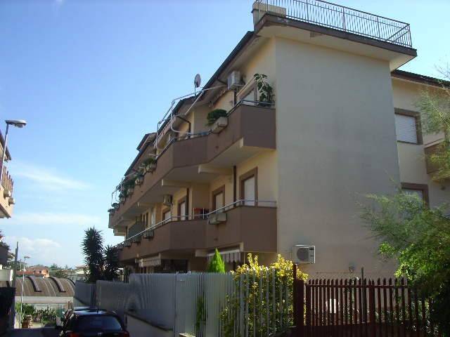 appartamento in vendita ad Aprilia in zona Campoleone