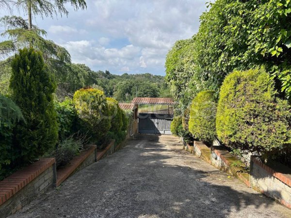 casa indipendente in vendita ad Aprilia in zona Casalazzara