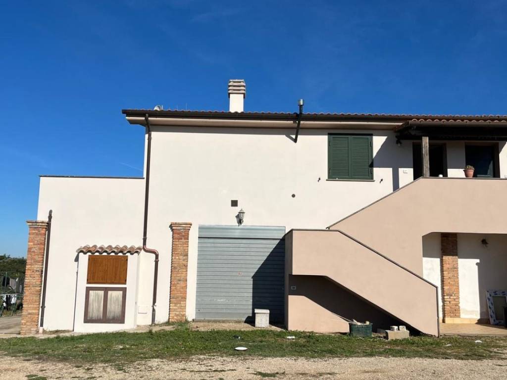 appartamento in vendita ad Aprilia in zona Campoleone