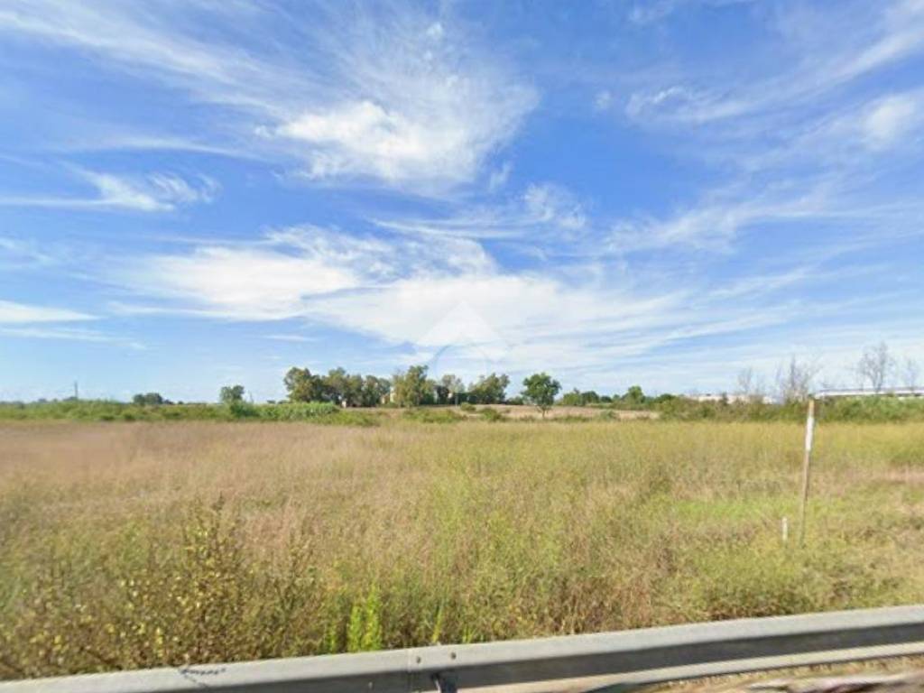 negozio in vendita ad Aprilia in zona Cogna