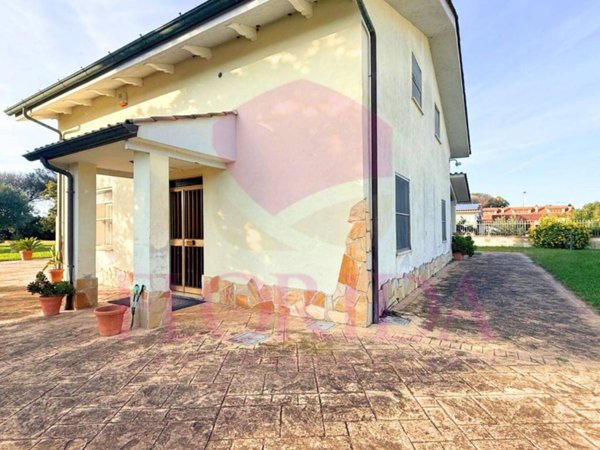 casa indipendente in vendita ad Aprilia in zona Cogna