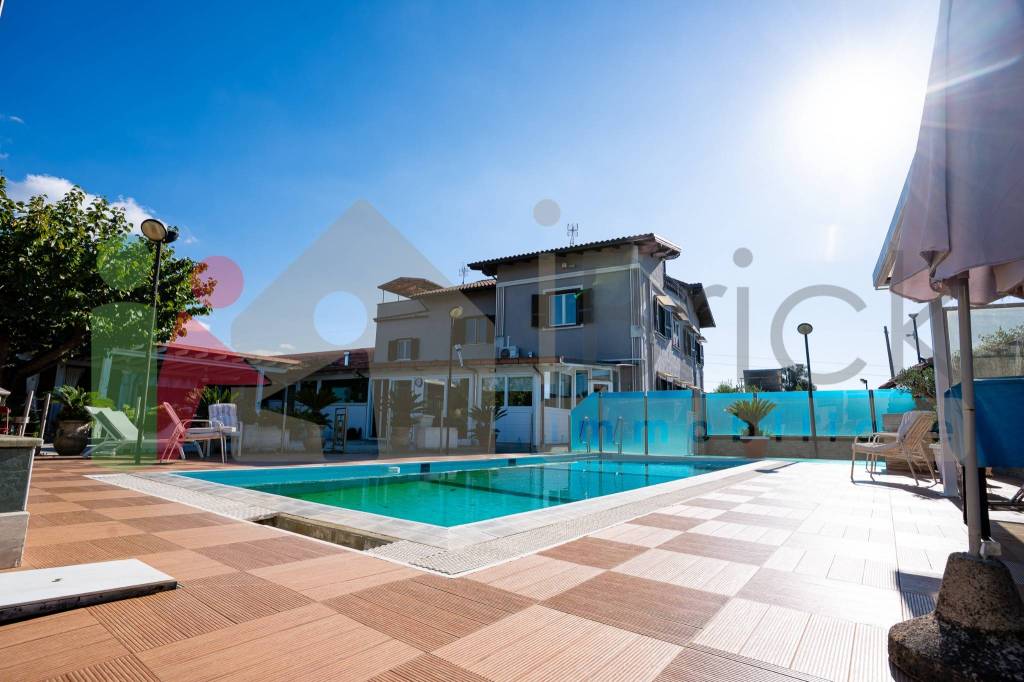 casa indipendente in vendita ad Aprilia in zona Camilleri-Vallelata