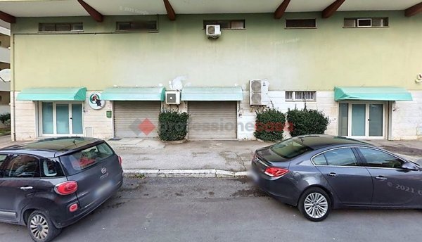 locale commerciale in vendita ad Aprilia