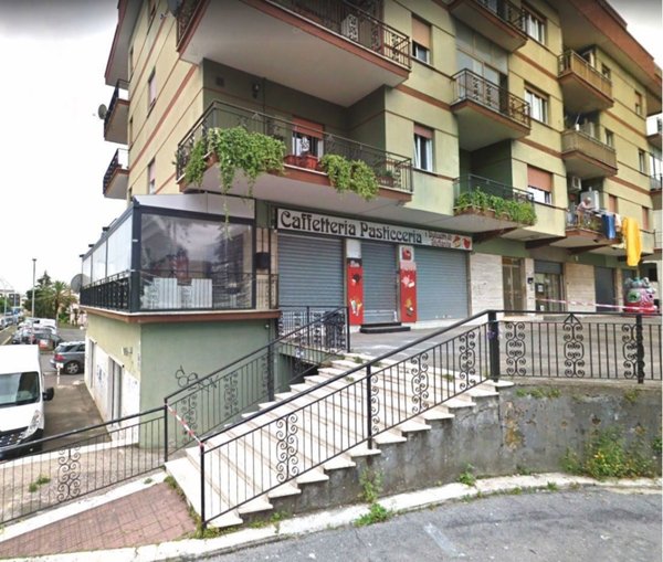negozio in vendita ad Aprilia