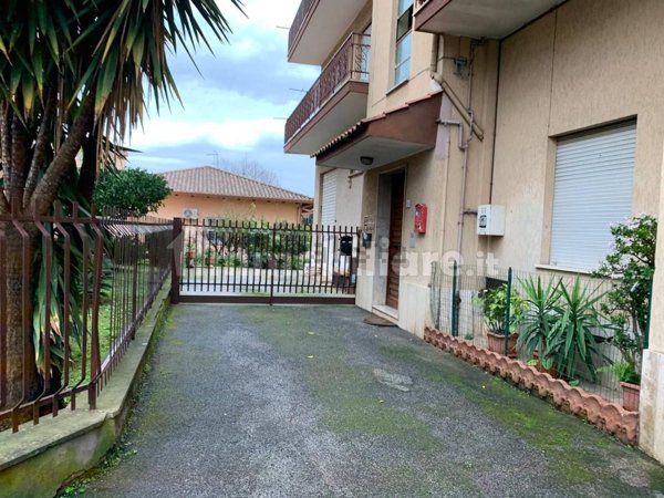 locale commerciale in vendita ad Aprilia