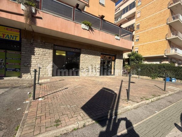 locale commerciale in vendita ad Aprilia