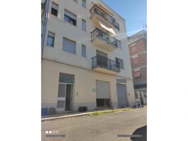 negozio in vendita ad Aprilia