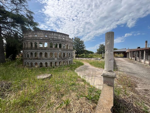 appartamento in vendita ad Aprilia in zona Campo di Carne