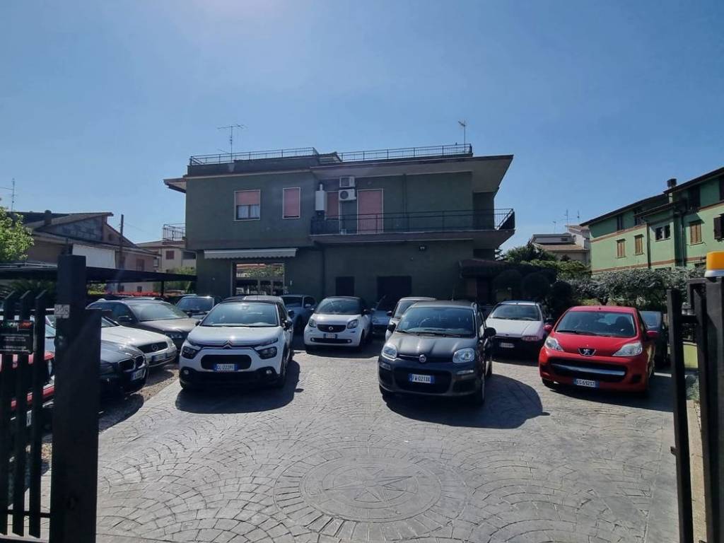intera palazzina in vendita ad Aprilia
