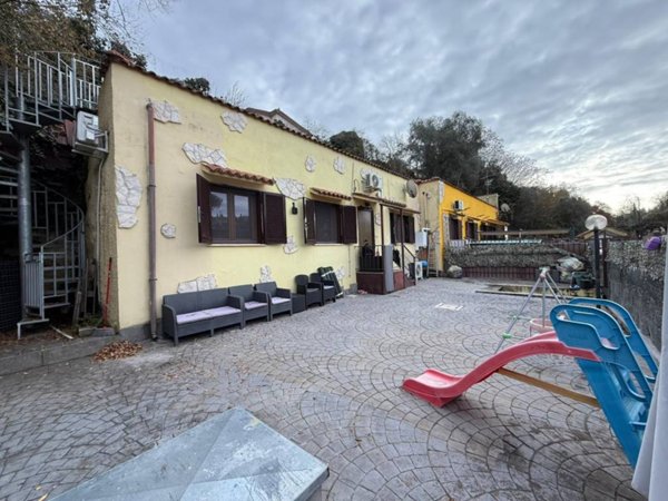 casa indipendente in vendita ad Aprilia in zona Casalazzara