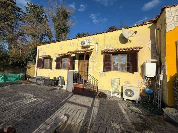 casa indipendente in vendita ad Aprilia in zona Casalazzara
