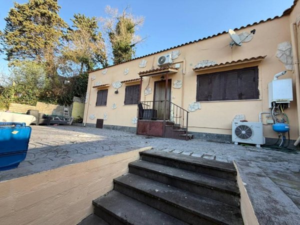 casa indipendente in vendita ad Aprilia in zona Casalazzara