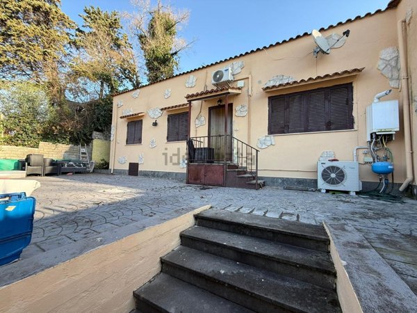 casa indipendente in vendita ad Aprilia in zona Casalazzara
