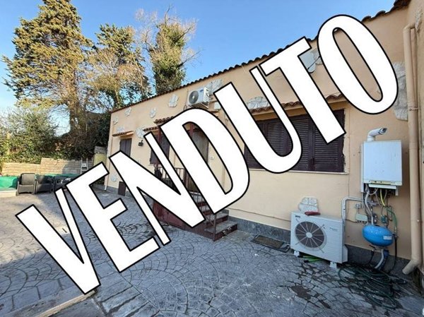 casa indipendente in vendita ad Aprilia in zona Casalazzara