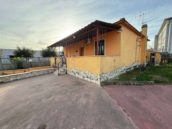 casa indipendente in vendita ad Aprilia in zona Riserva Nuova