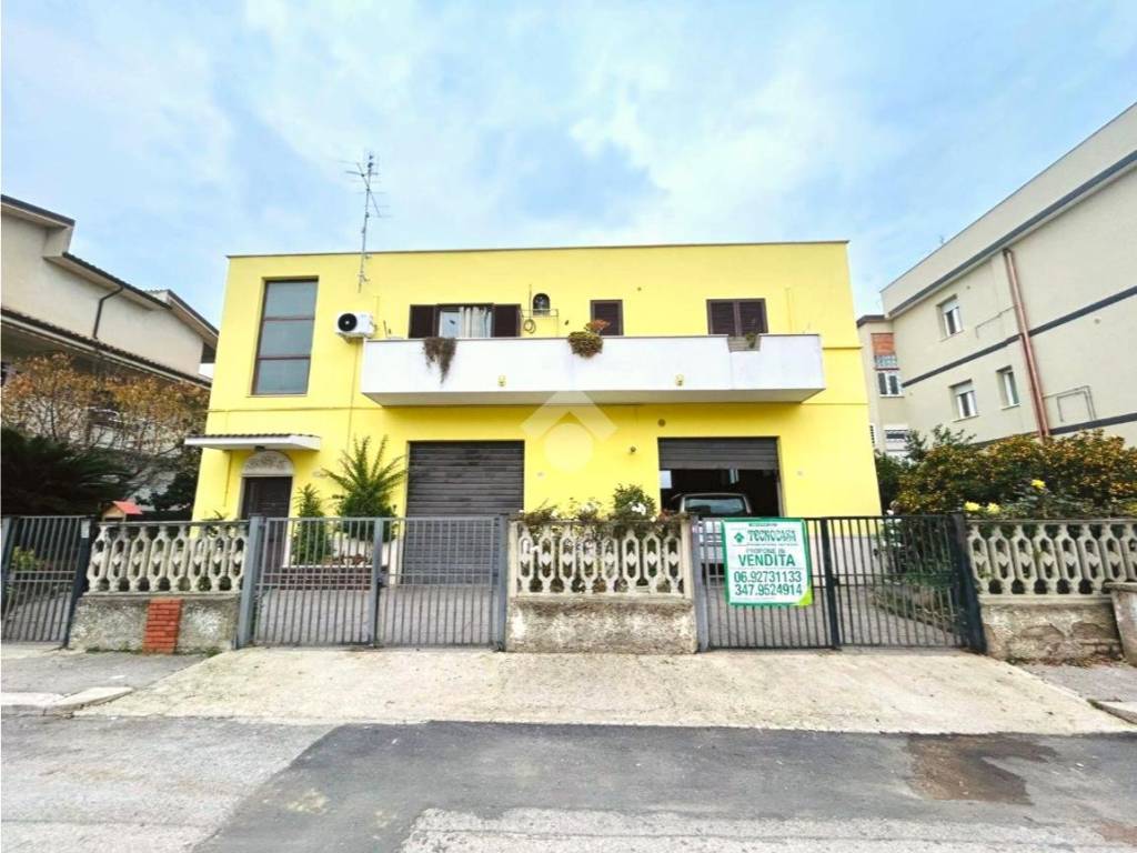 casa indipendente in vendita ad Aprilia