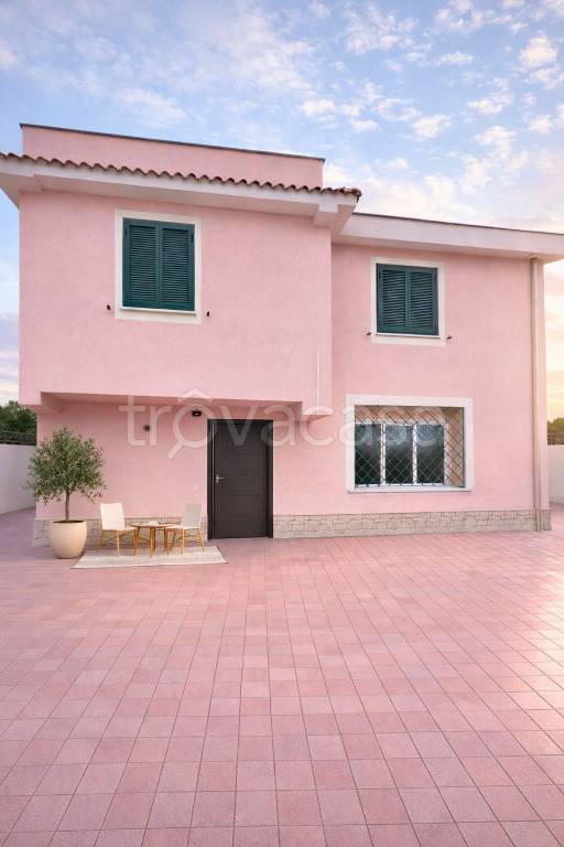 casa indipendente in vendita ad Aprilia in zona Cogna