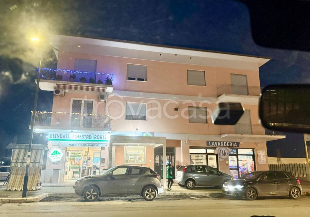 negozio in vendita ad Aprilia