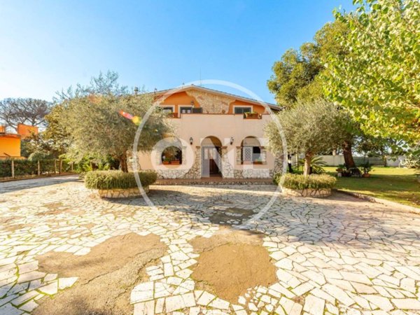 casa indipendente in vendita ad Aprilia in zona Campoverde