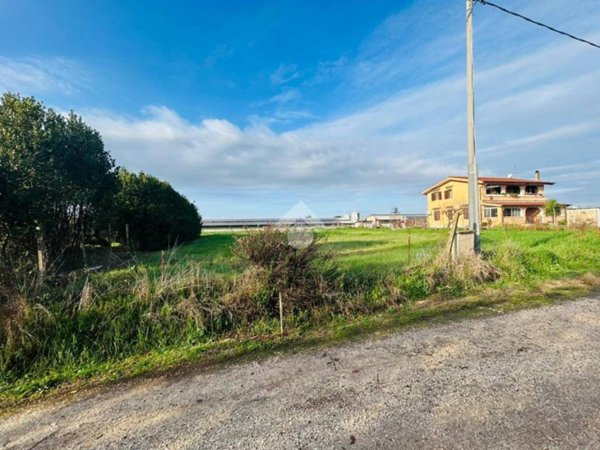 terreno agricolo in vendita ad Aprilia in zona Fossignano