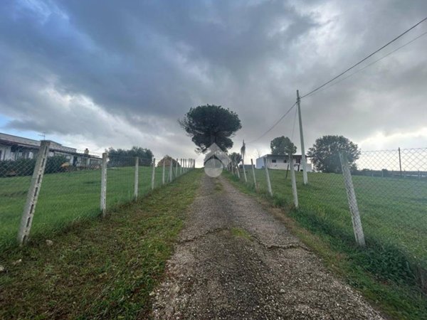 terreno agricolo in vendita ad Aprilia in zona Campoleone