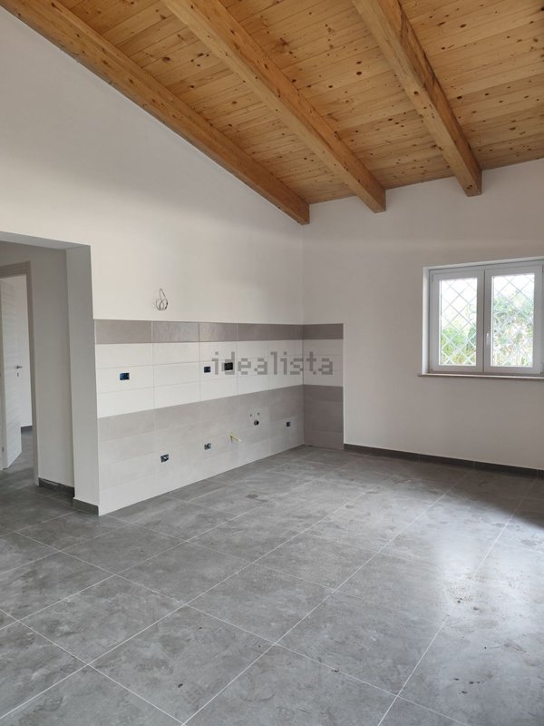 casa indipendente in vendita ad Aprilia in zona Fossignano