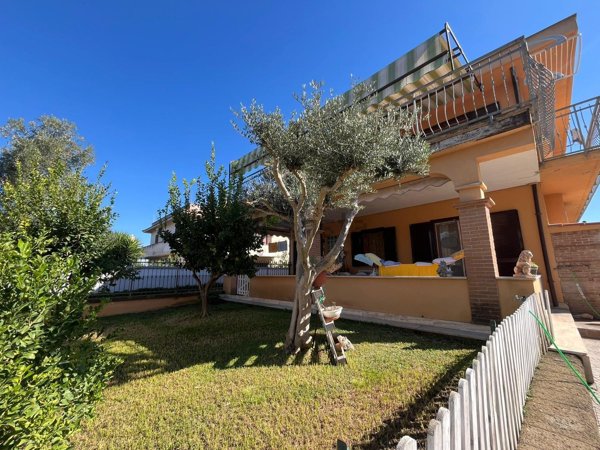 quadrivano in vendita ad Aprilia