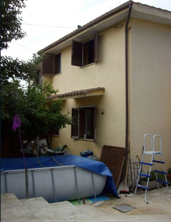 casa indipendente in vendita ad Aprilia in zona Fossignano