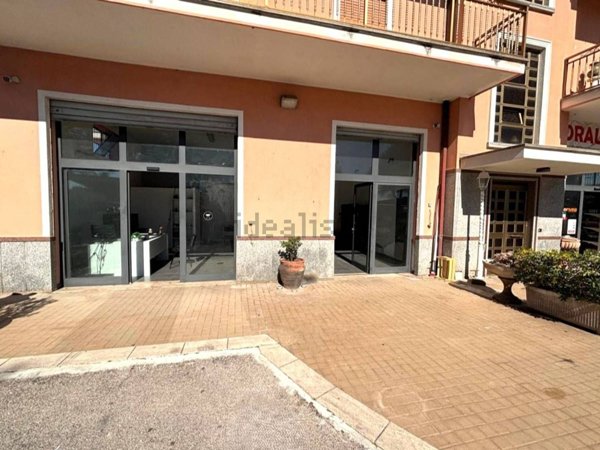 locale commerciale in vendita ad Aprilia