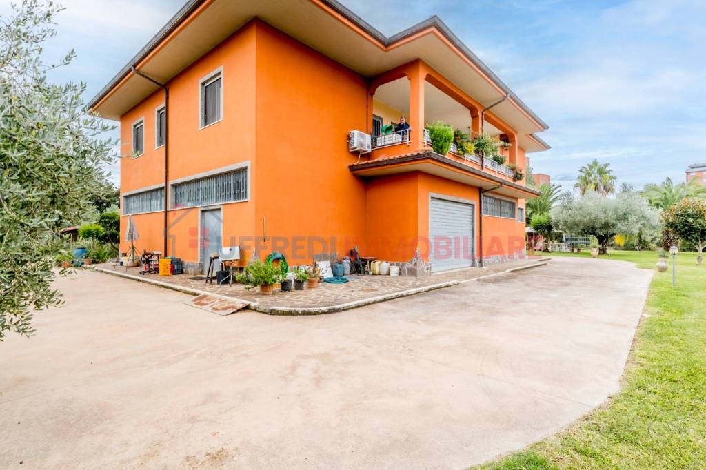 casa indipendente in vendita ad Aprilia