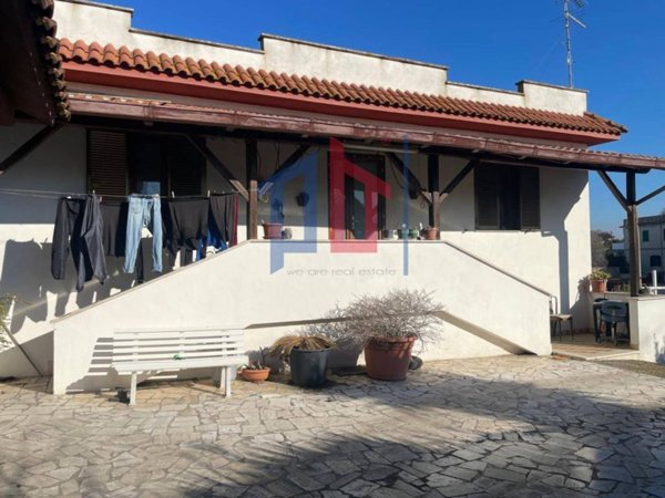 casa indipendente in vendita ad Aprilia in zona Fossignano