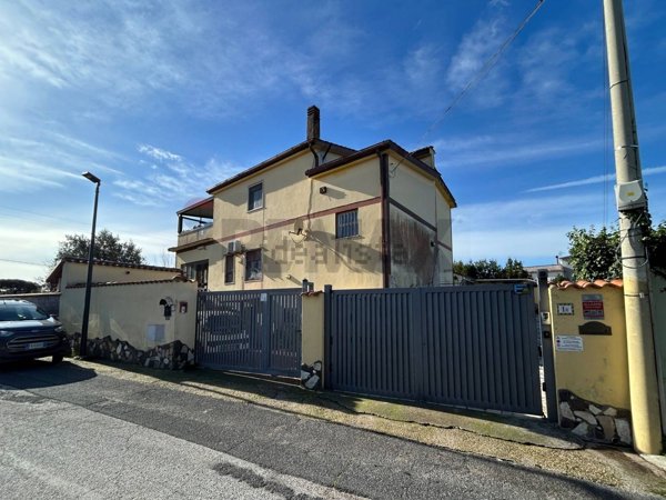 appartamento in vendita ad Aprilia in zona Fossignano