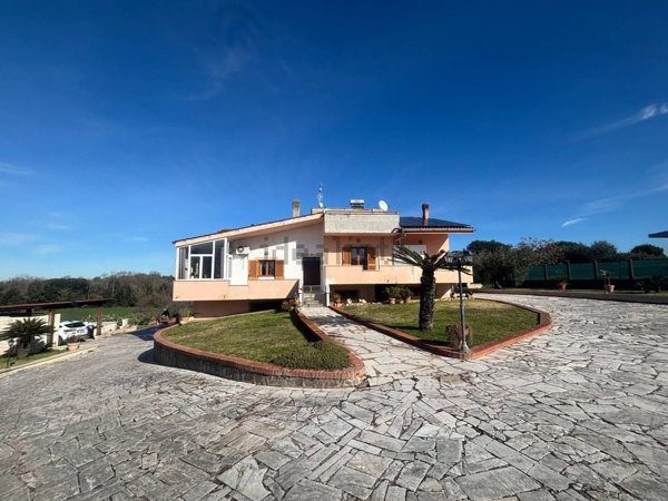 casa indipendente in vendita ad Aprilia