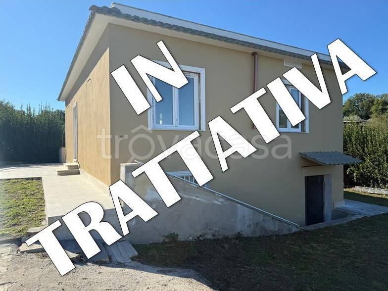 casa indipendente in vendita ad Aprilia in zona Casalazzara