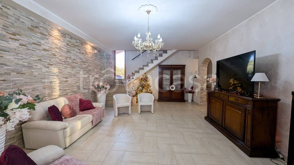 casa indipendente in vendita ad Aprilia