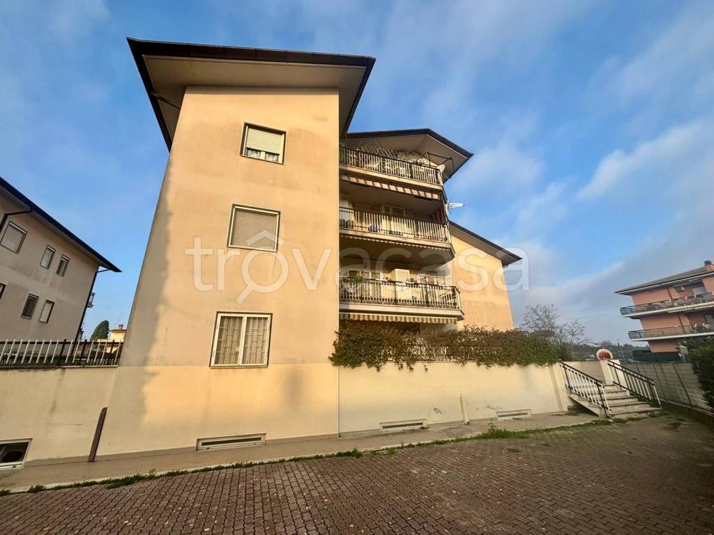 appartamento in vendita ad Aprilia in zona Campoleone