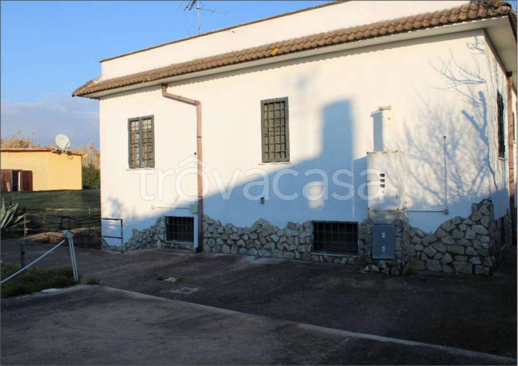 casa indipendente in vendita ad Aprilia in zona Campo di Carne