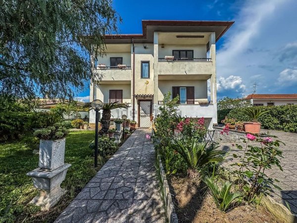 casa indipendente in vendita ad Aprilia in zona Genio Civile