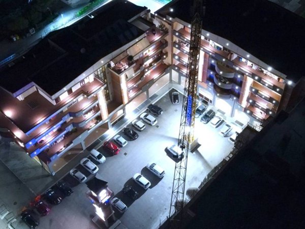 negozio in vendita ad Aprilia